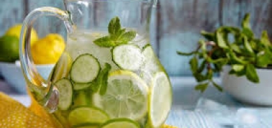 6 آثار جانبية لشرب الماء بالليمون على معدة فارغة