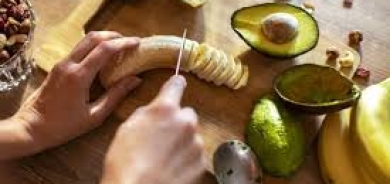 بينها الموز... 5 أطعمة عليك تناولها لتنظيم ضغط الدم