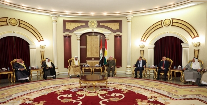 Serok Barzanî pêşwaziya hejmarek kesayetî û Serokeşîrêtên parêzgeha Enbar û derdora Bexdayê kir