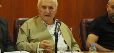 شێخ جەمال كرپچنەیی  جووتیاری نموونەیی سلێمانی :     داوا لە حكومەتی هەرێمی كوردستان دەكەم بانكی كشتوكاڵی بكرێتەوە تا جووتیاران بتوانن قەرز وەربگرن و پێداویستییەكانی خۆیانی پێ دابین بكەن