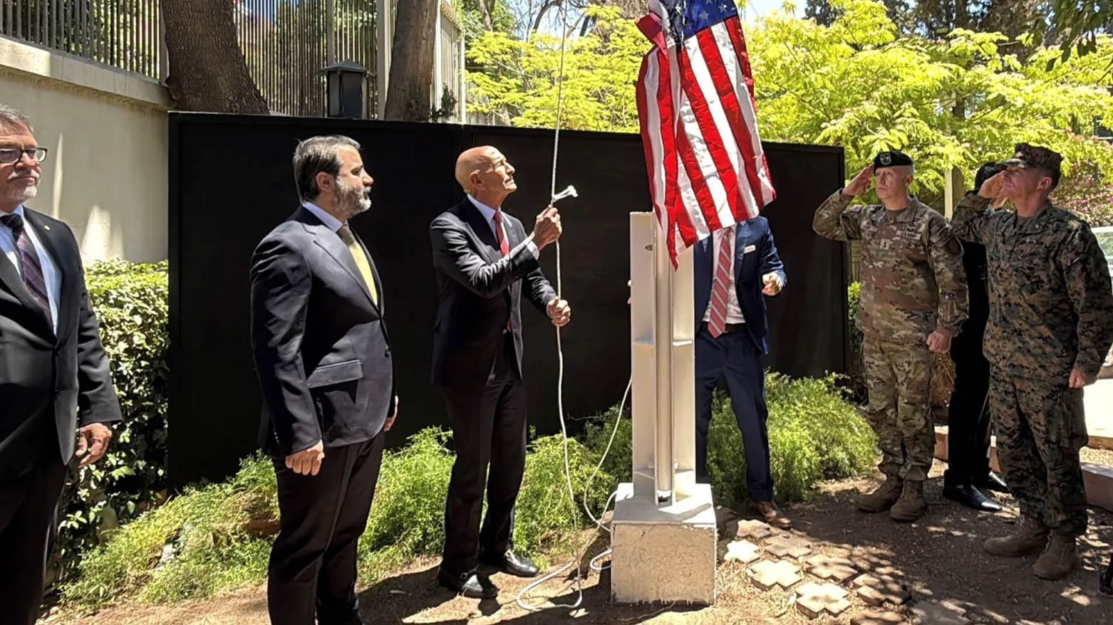 Balyozxaneya Amerîkayê li Şamê hat vekirin û Şera û Nûnerê Trump civiyan