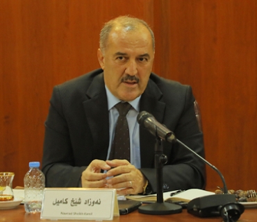 نەوزاد شێخ كامیل  بەڕێوەبەری گشتیی بازرگانی لە وەزارەتی بازرگانی و پیشەسازی:     بۆ ئەوەی ئاسایشی خۆراك  لە هەرێم پارێزراو بێت پێویستە توانای سایلۆكانمان  بۆ هەڵگرتنی گەنم بگەیەنینە 800-850 هەزار تۆن گەنم