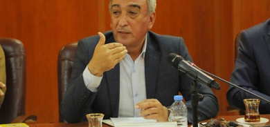 ئازاد دیبەگەیی  ئەندازیار و ڕۆژنامەنووسی بواری كشتوكاڵ:     لە ئێستادا چەندین كۆمپانیای كشتوكاڵی قڕكەری كیمیایی و پەینی كیماویی ئێكسپایەر بە جووتیاران دەفرۆشن كە خاك ژەهراوی دەكات