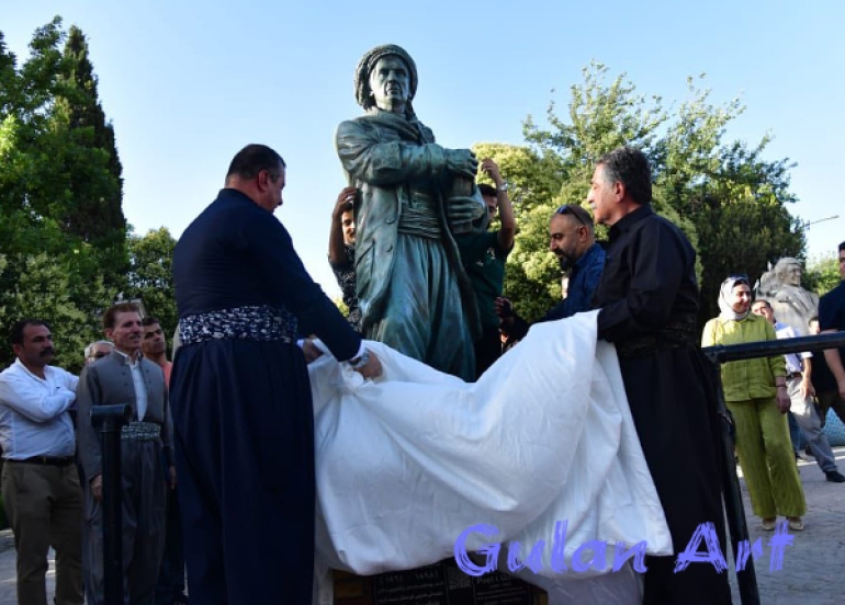 لە سلێمانی پەردە لەسەر پەیكەری (قانع)ی شاعیر لادرا