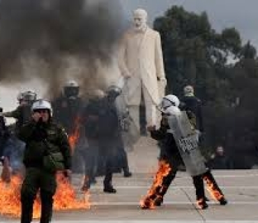 شۆفێرانی تاکسی لە یۆنان لەگەڵ پۆلیس پێكیاندادا