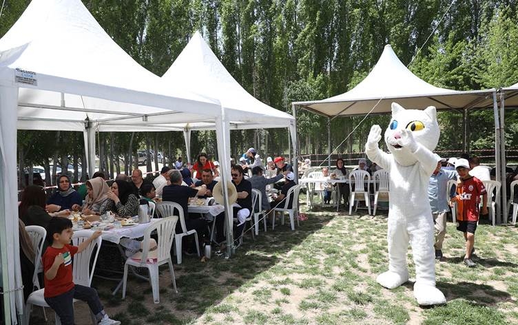 Roja Taştê ya Cîhanî: Wanê kevneşopiya xwe ya hezarsalî pîroz kir