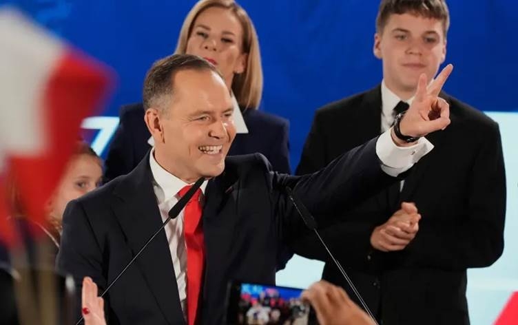 POLONYA - Dîrokzanê neteweperest Karol Navrotsky bi ser ket