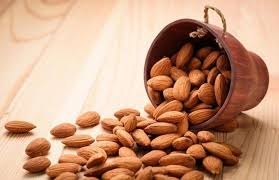 ماذا يحدث لجسمك إذا تناولت اللوز بانتظام؟