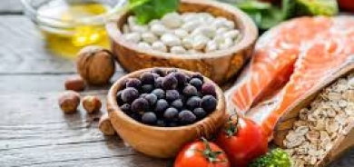 المكسرات والأسماك تخففان أعراض القولون العصبي