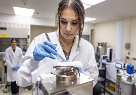 علمياً... كيف نتخلص من سموم البلاستيكيات الدقيقة في أجسامنا؟