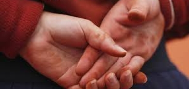 هل تعاني من آلام الأعصاب ووخز باليدين والقدمين؟ ما يجب أن تعرفه