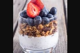 الزبادي المُنَكَّه... لماذا يضر بالصحة؟