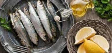 السردين أم سمك الأنشوفة... أيهما أكثر فائدة صحية؟