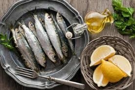 السردين أم سمك الأنشوفة... أيهما أكثر فائدة صحية؟