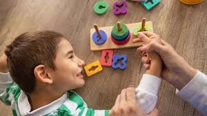 الأطفال المصابون بفرط الحركة أو التوحد أكثر عرضة للتسمم بالمواد البلاستيكية