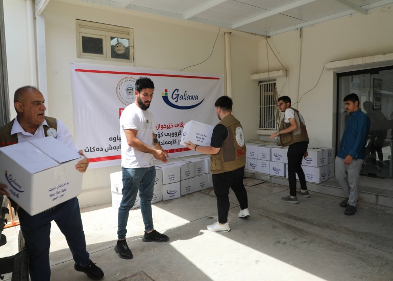 دەزگای خێرخوازیی بارزانی هاوكات لەگەڵ ڕاگەیاندنی پڕۆژەی هاوكارییەكانی جەژنی قوربان.. لە کۆنفڕانسی مافی مرۆڤ لە(جنێف)یش باسی بڕینی مووچەی فەرمانبەرانی كوردستان دەكات