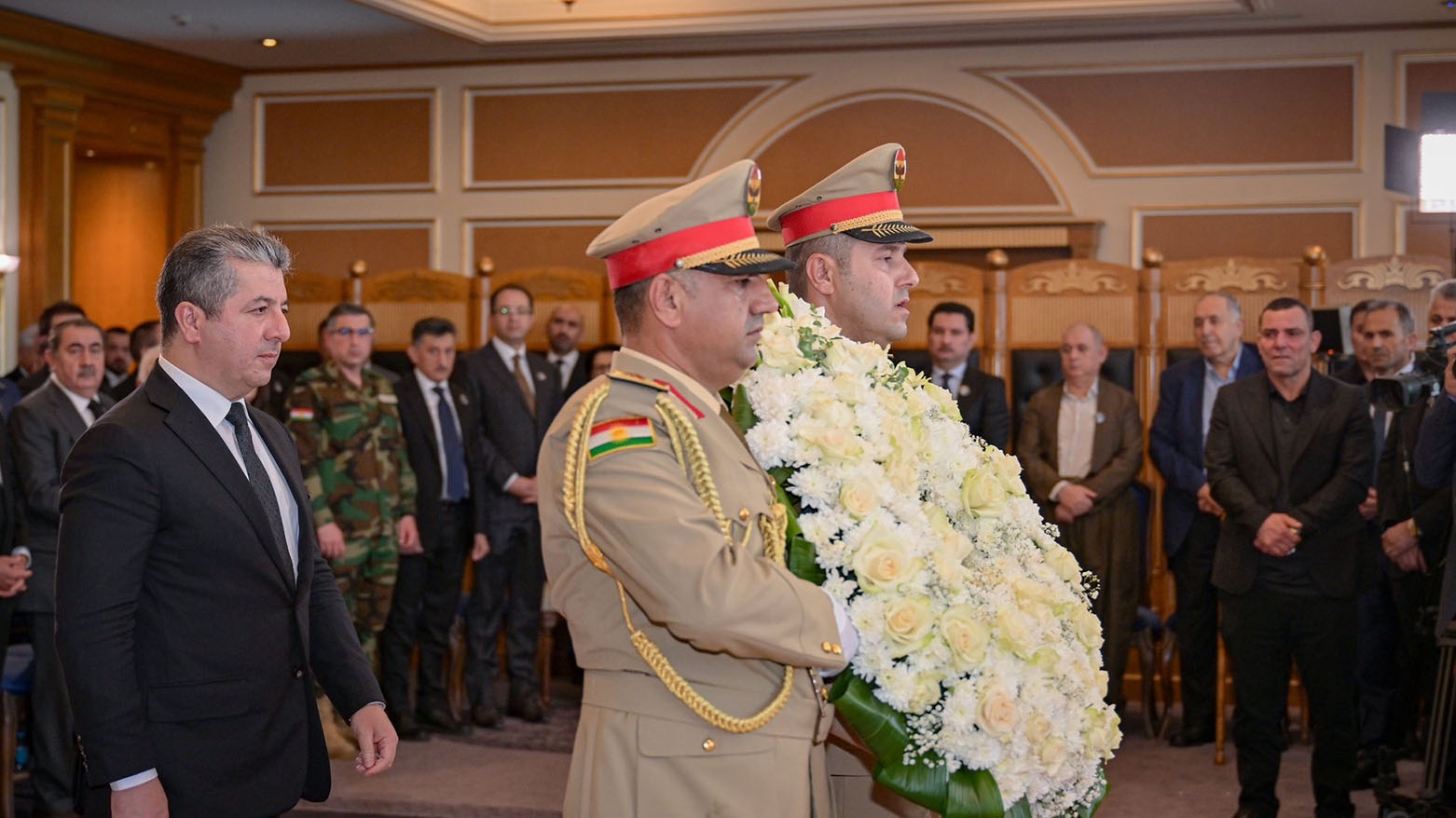 رئيس حكومة إقليم كوردستان يحضر مراسم استقبال جثمان الراحل كريم شنكالي