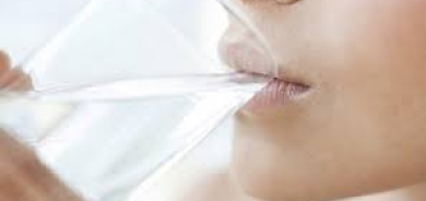 6 علامات تشير إلى أنك لا تشرب كمية كافية من الماء