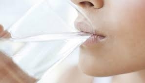 6 علامات تشير إلى أنك لا تشرب كمية كافية من الماء