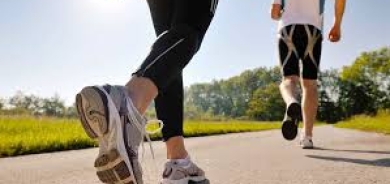 المشي للخلف... 5 أسباب تدفعك لممارسة هذا النشاط