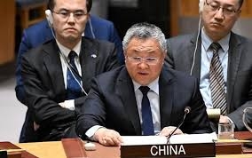 مندوب الصين بالأمم المتحدة يندد بالهجمات الإسرائيلية على إيران