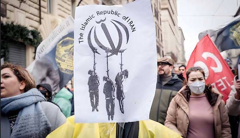 ئێرانییەکان بۆ پشتیوانی لە گەلی ئێران و دژایەتی شەڕ لە شاری هامبۆرگ ناڕەزایەتییان دەربڕی