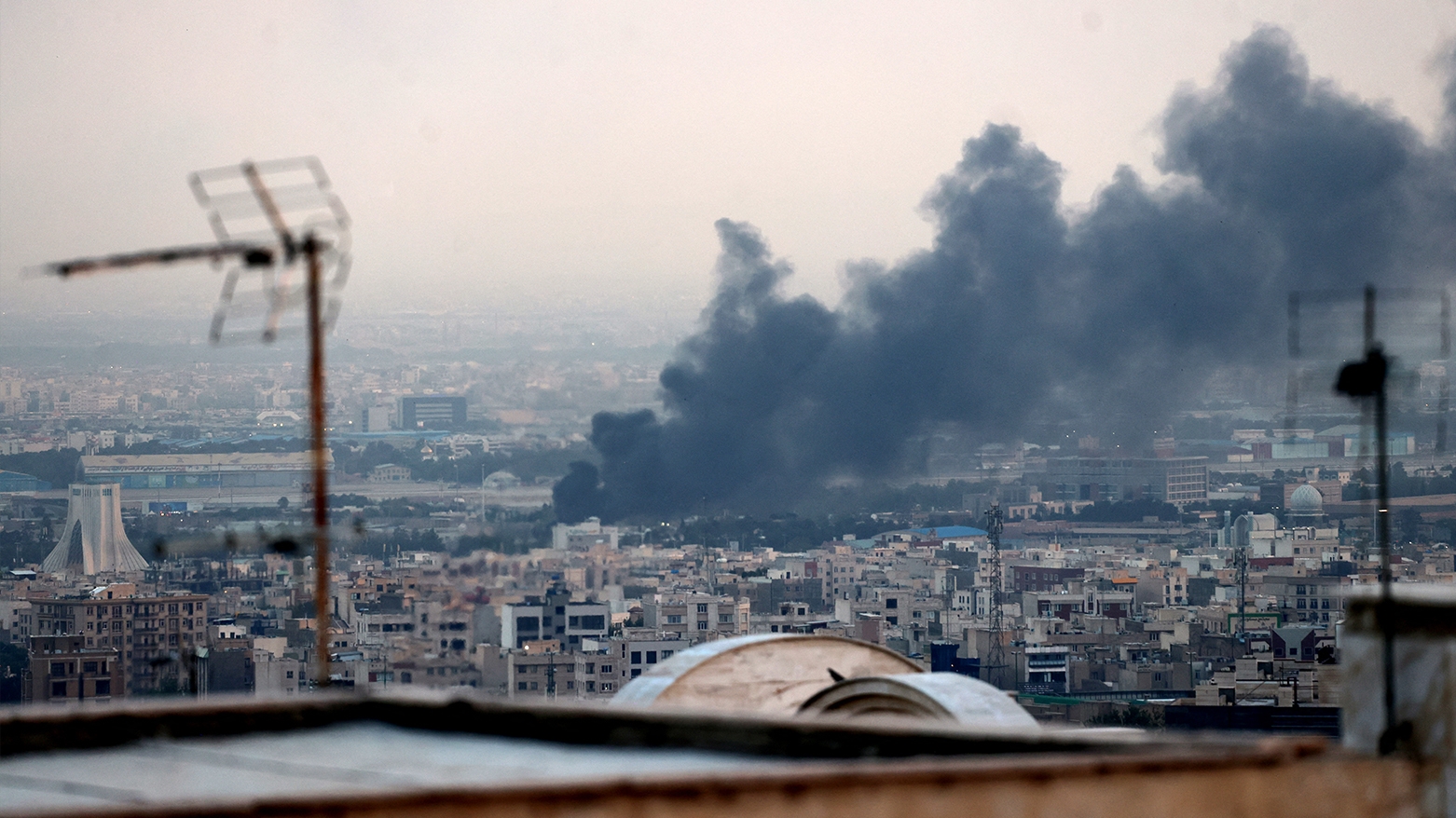 Artêşa Îsraîlê: Me êrîşeke berfireh li ser baregehên leşkerî yên Îranê kiriye