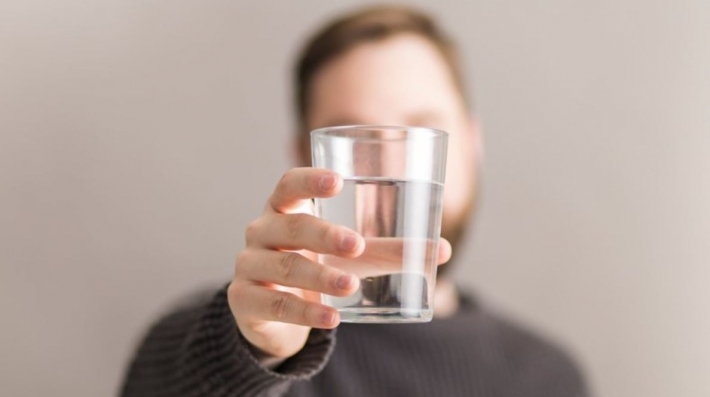 علامات تشير إلى أنك لا تشرب كمية كافية من الماء