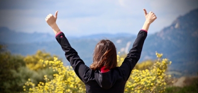 ئافرەتی ژیر و سەلار  منداڵ بە شكۆوە پەروەردە دەكات