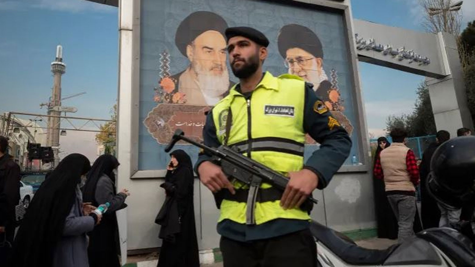 Li Tehranê şer di navbera hêzên ewlehiyê û komeke çekdar de çê bû