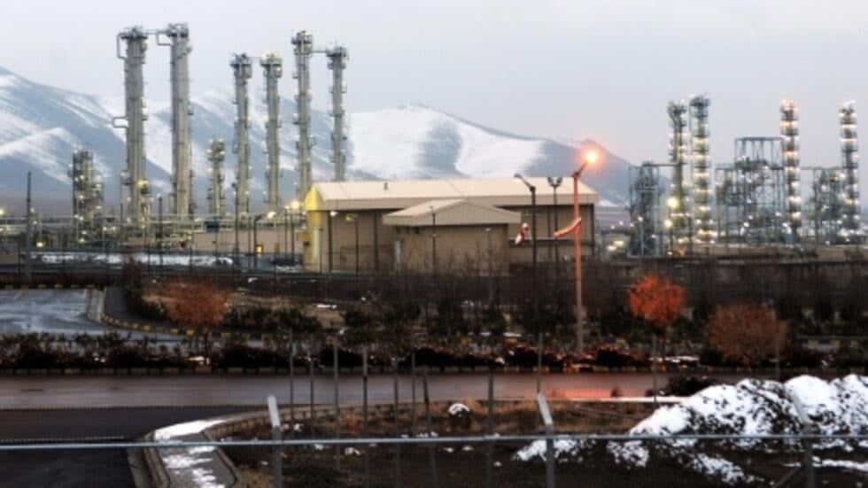 ئیسرائیل هێرش دەکاتە سەر چەند شوێنێکی سەربازی و ڕیاکتۆری ئاوی قورسی ئەراک