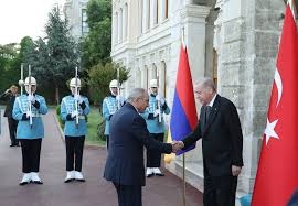 إردوغان وباشينيان يبحثان تطبيع العلاقات بين تركيا وأرمينيا