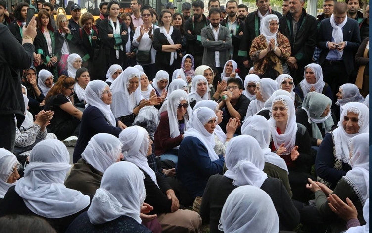 AMED - Dayikên leşker û gerîlayan dicivin