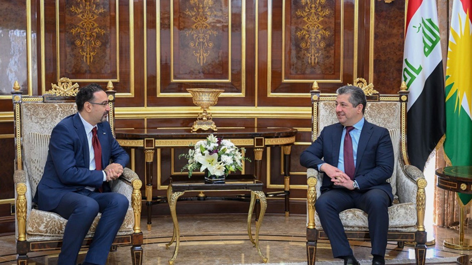 رئيس الحكومة يستقبل القنصل العام الأردني بمناسبة انتهاء مهامه