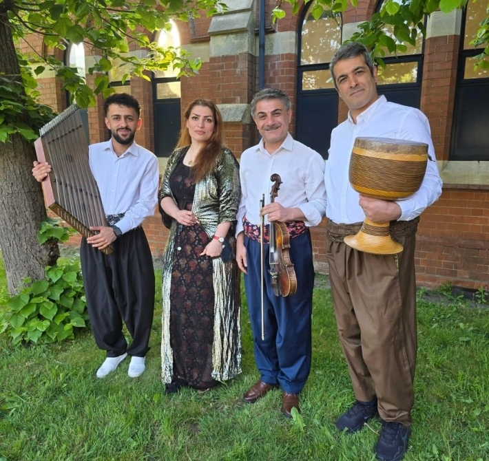 فرقة كوردية تشارك بمهرجان الهجرة واللاجئين في بريطانيا