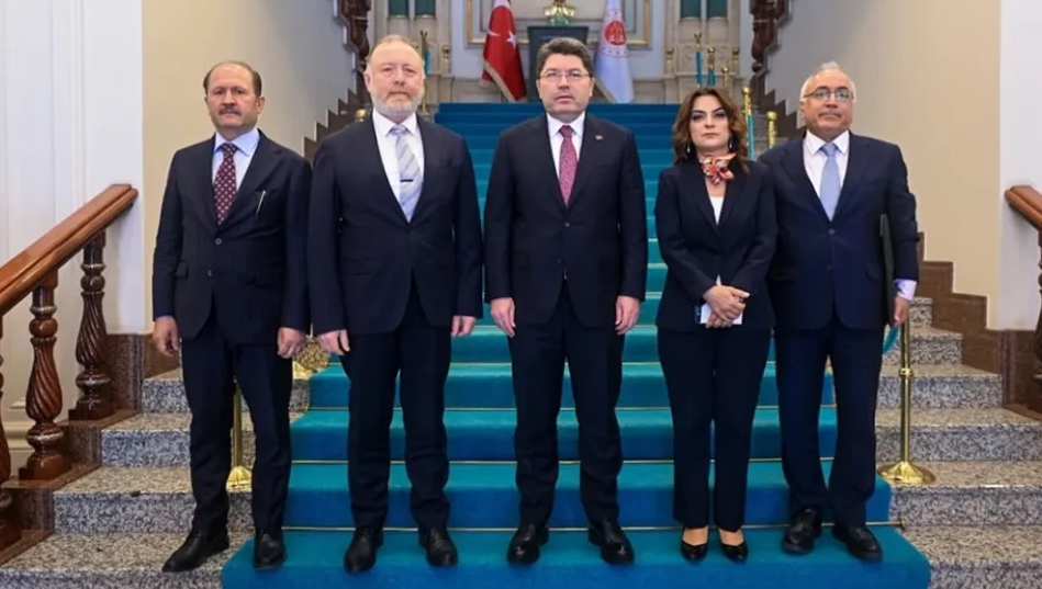 Wezîrê Dadê bi şandeya Partiya DEM re civiya