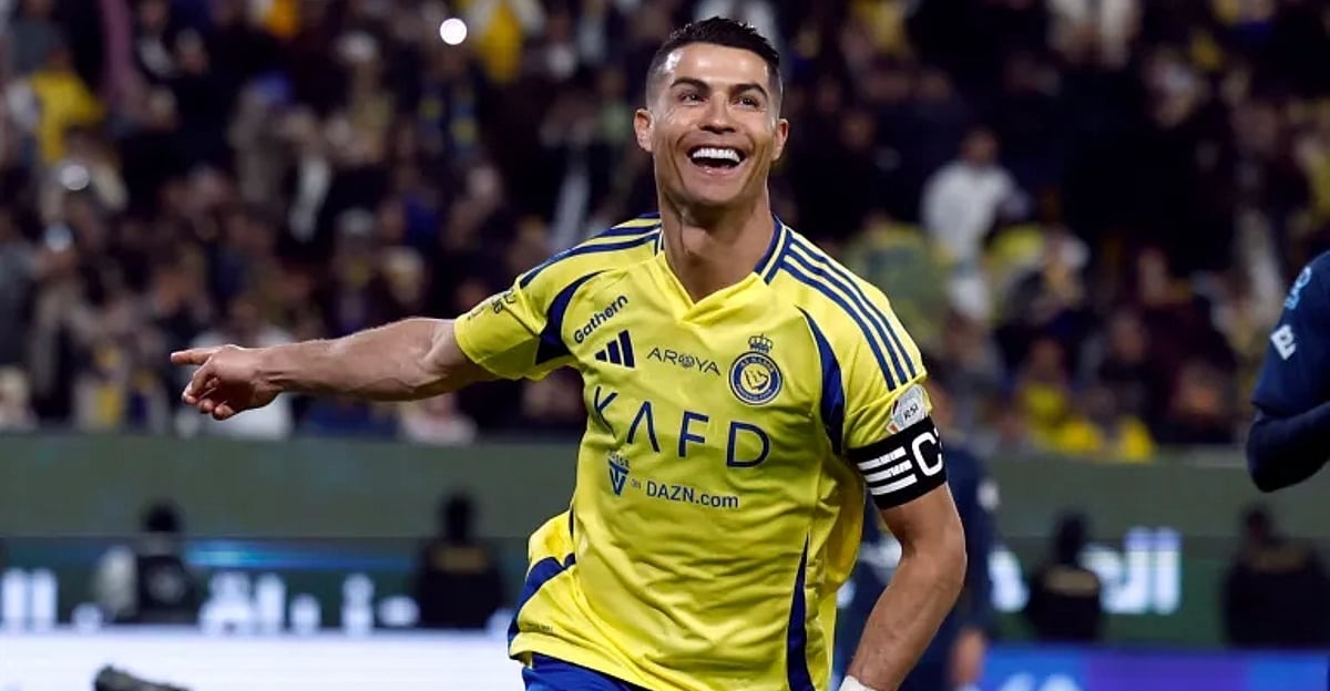 رسمياً.. رونالدو يجدد عقده مع النصر 