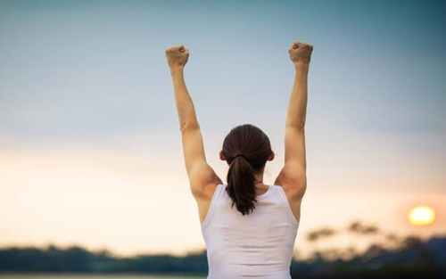 ئەو كچانەی خێزانەكانیان پشتگیرییان دەكەن كەمتر ئازار دەكێشن