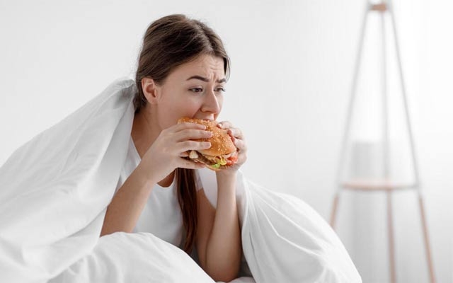 بۆچی  لەكاتی سترێسدا پەنا دەبەیتە بەر خواردن؟