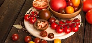 ماذا يحدث لجسمك عند تناول الطماطم بانتظام؟