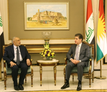 نێچيرڤان بارزانى، سه‌رۆكى هه‌رێمى كوردستان، پێشوازيى له‌ به‌ڕێز مه‌حموود ئه‌لمه‌شهه‌دانى، سه‌رۆكى ئه‌نجومه‌نى نوێنه‌رانى عێراق و شاندێكى ياوه‌رى كرد