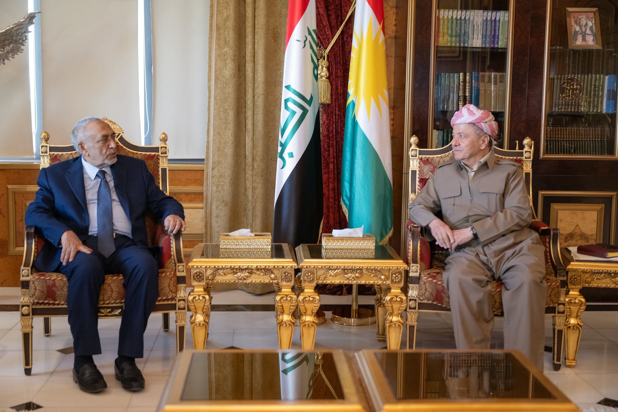 لـــە سەلاحەددین سەرۆک مەسعود بارزانی پێشوازی لە شاندێکی ئەنجوومەنی نوێنەرانی عێراق بە سەرۆکایەتیی بەڕێز مەحمود مەشهەدانی کرد.