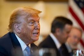 ترمب يتعهد إرسال «مزيد من الأسلحة الدفاعية» لأوكرانيا