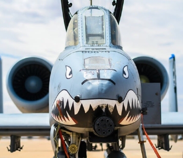 فڕۆکە جەنگییەکانی بەرازی زرێپۆشی ئەمەریکا بەسەر ئاسمانی ڕۆژهەڵاتی ناوەڕاستدا دەفڕن