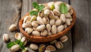 ماذا يحدث للجسم عند تناول الفستق ليلاً؟