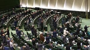 نواب إيرانيون يحذرون بزشكيان من «تشجيع التصعيد الأميركي»