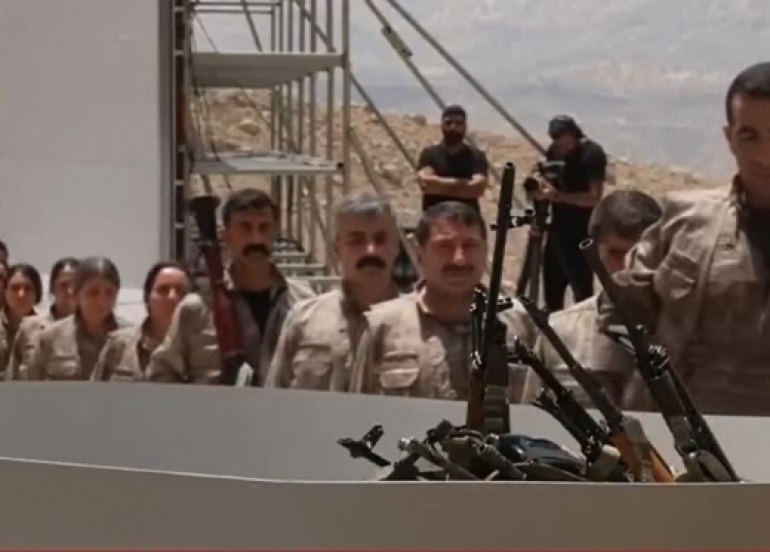 چەکدانان: لەنێوان ئاوازی ئاشتی و مارشی سەرکەوتندا