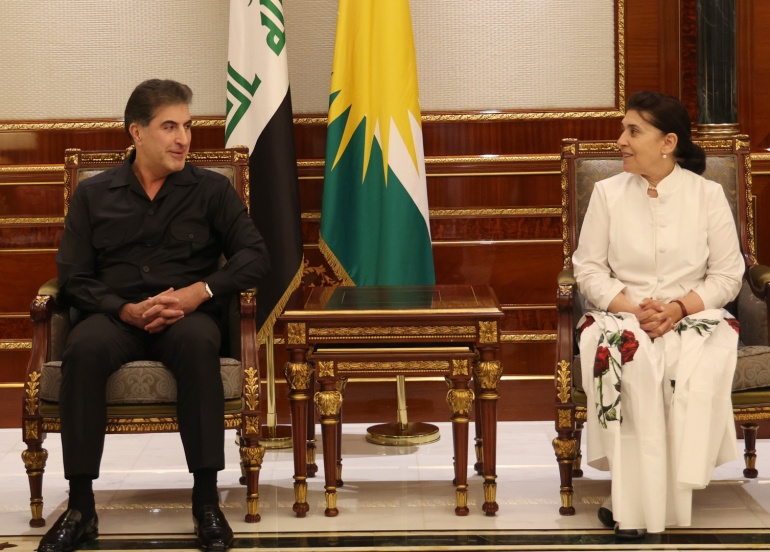 نێچیرڤان بارزانی، سه‌رۆکی هه‌رێمی کوردستان، پێشوازیی له‌ شاندی سه‌رۆکایه‌تیی ده‌م پارتی و ژماره‌یه‌ک له‌ سیاسه‌تمدارانی کورد کرد