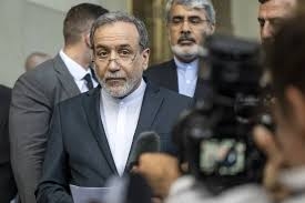 إيران تفاوض على «النووي» وتتشبث بالصواريخ