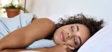 النوم وصحة القلب... تحذير طبي للنساء بعد سن الـ45